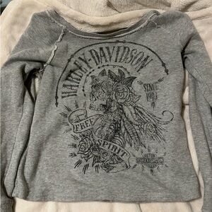 Harley Davidson long sleeve tee, the front is missing all the buttonss